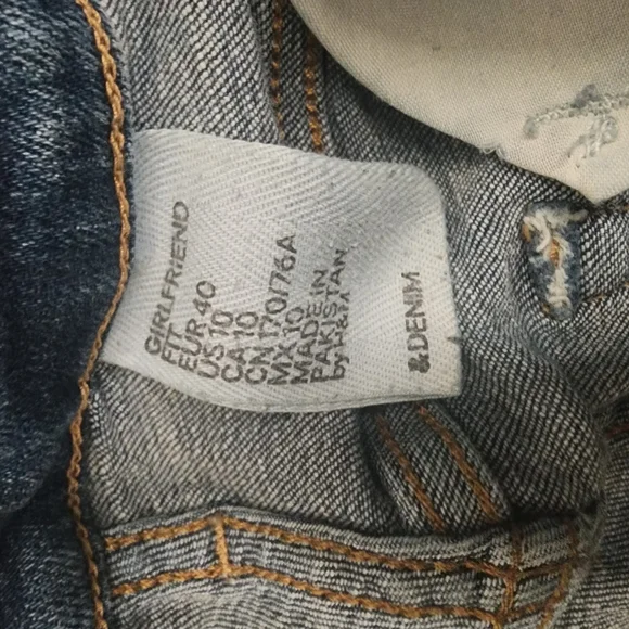 H & M Girlfriend Fit Distressed Jeans Stretch size 10 EUC - Picture 6 of 10